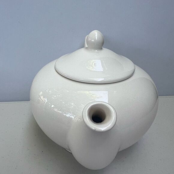 Vintage Pottery Barn BEE White China Tea Pot with mugs 8 oz - Picture 6 of 11